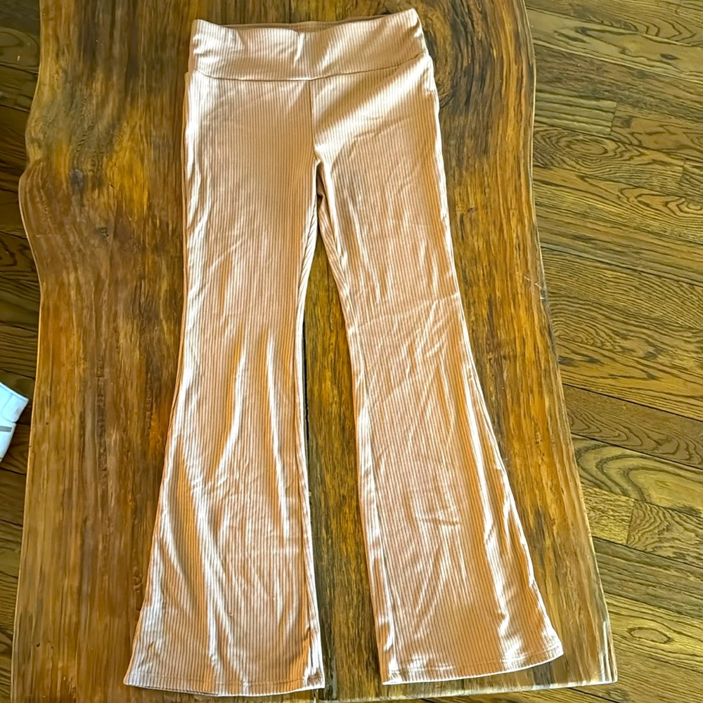 Derek heart 
Yoga pants flare bottom
Size 10/12